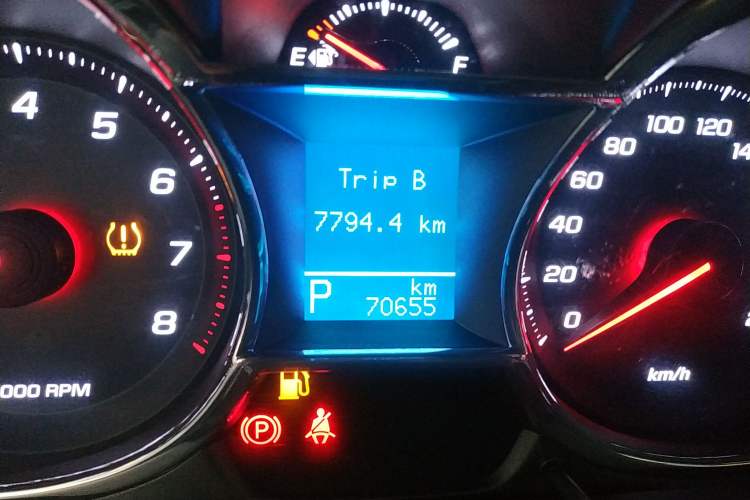 Used Chevrolet Captiva 2017 2.4L Two-Wheel Drive Luxury Edition 7 Seats Odometer Close Up