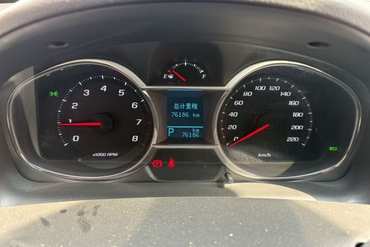 Used Chevrolet Captiva 2017 2.4L 4x4 Flagship Edition 7-Seater Odometer Close Up