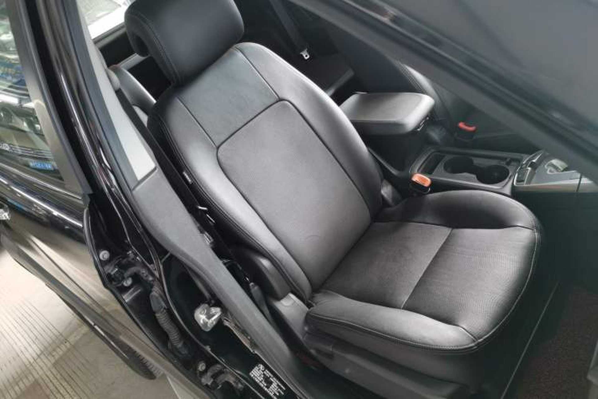 Used Chevrolet Captiva 2017 2.4L 4x4 Flagship Edition 7-Seater Right Front Seat