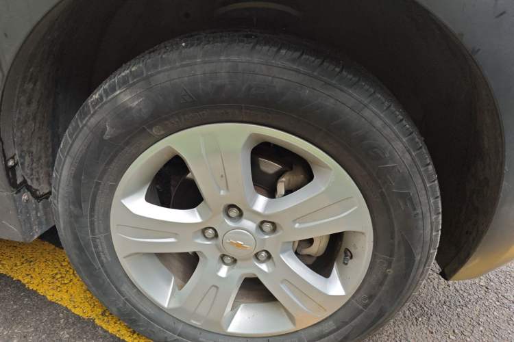 Used Chevrolet Captiva 2017 2.4L Two-Wheel Drive Luxury Edition 7 Seats Right Front Wheel Hub