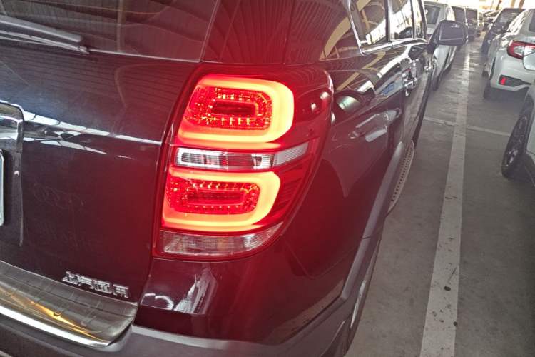 Used Chevrolet Captiva 2017 2.4L Two-Wheel Drive Luxury Edition 7 Seats Right Rear Taillight