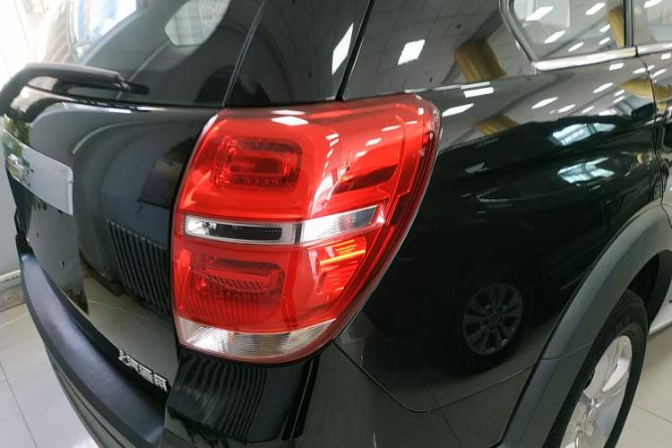 Used Chevrolet Captiva 2017 2.4L Two-Wheel Drive Luxury Edition 7 Seats Right Rear Taillight