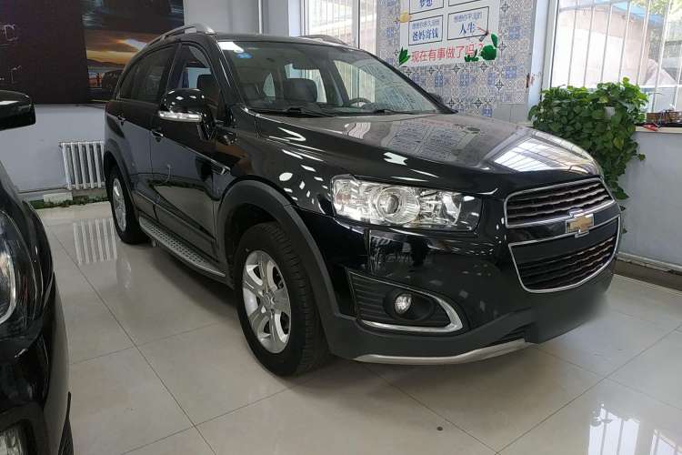 Used Chevrolet Captiva 2017 2.4L Two-Wheel Drive Luxury Edition 7 Seats Right Side