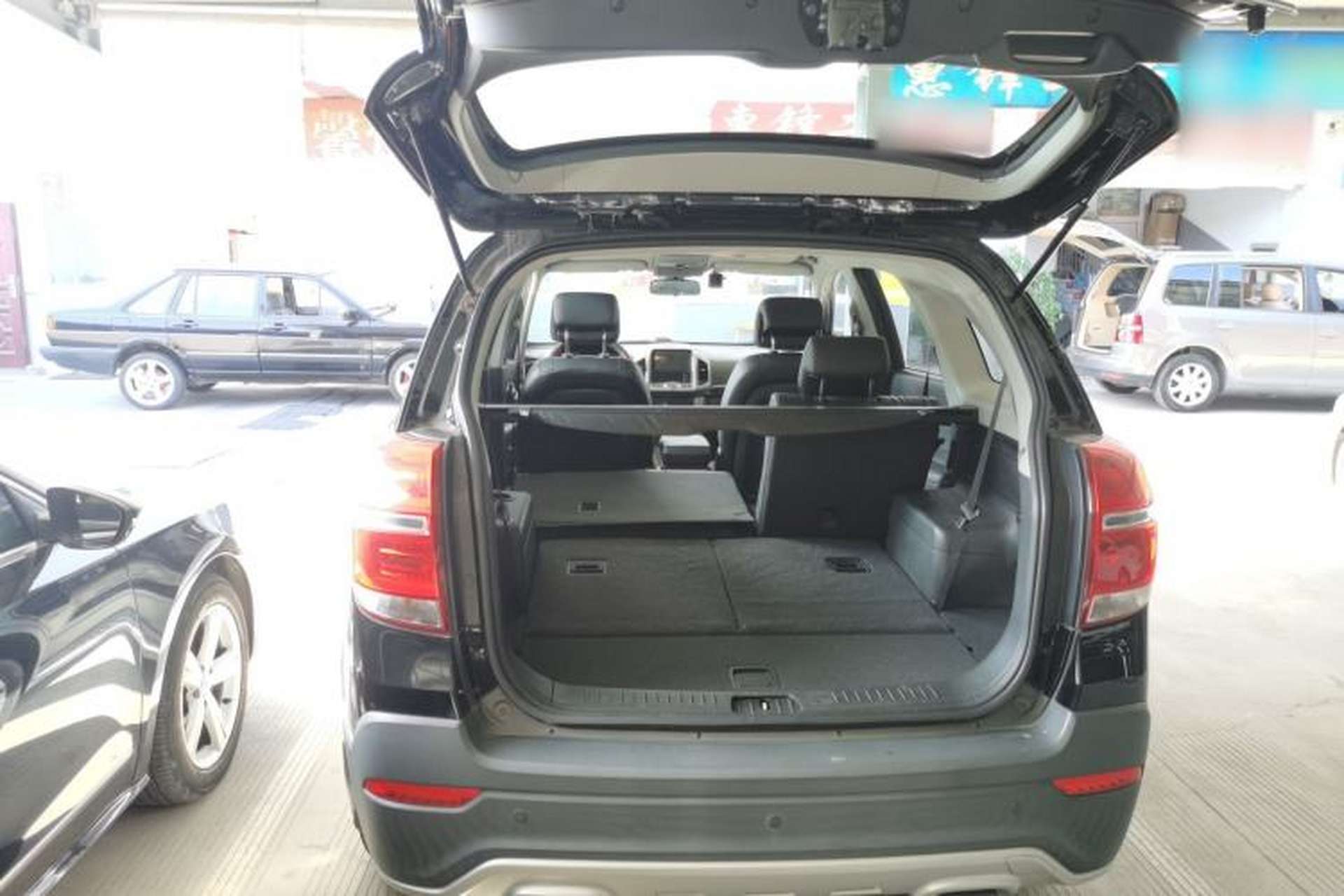 Used Chevrolet Captiva 2017 2.4L 4x4 Flagship Edition 7-Seater Trunk