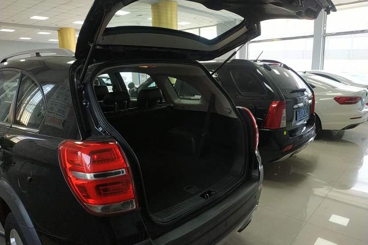 Used Chevrolet Captiva 2017 2.4L Two-Wheel Drive Luxury Edition 7 Seats Trunk