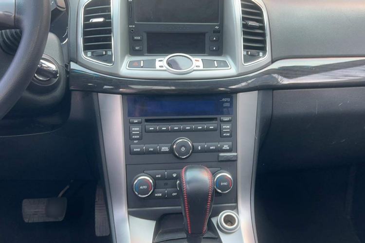 Used Chevrolet Captiva 2017 2.4L Two-Wheel Drive Luxury Edition 7 Seats Audio And AC Panel