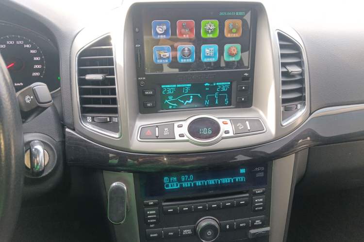 Used Chevrolet Captiva 2017 2.4L 4x4 Flagship Edition 7-Seater Audio And AC Panel