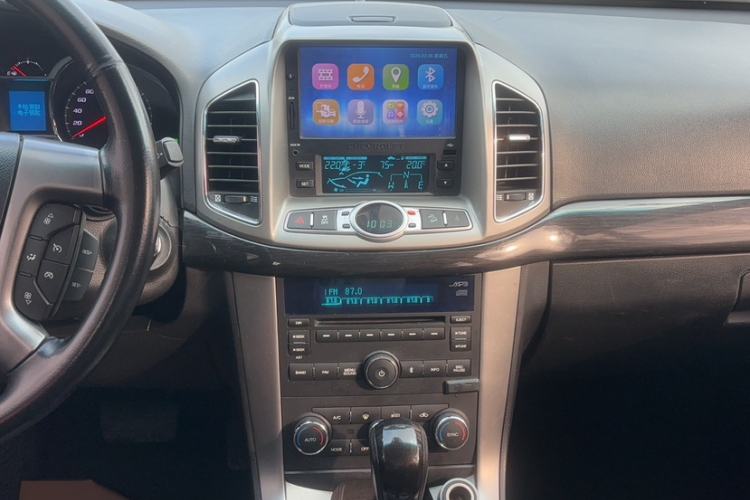 Used Chevrolet Captiva 2017 2.4L 4x4 Flagship Edition 7-Seater Audio And AC Panel