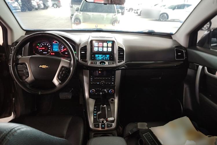 Used Chevrolet Captiva 2017 2.4L 4x4 Flagship Edition 7-Seater Center Console
