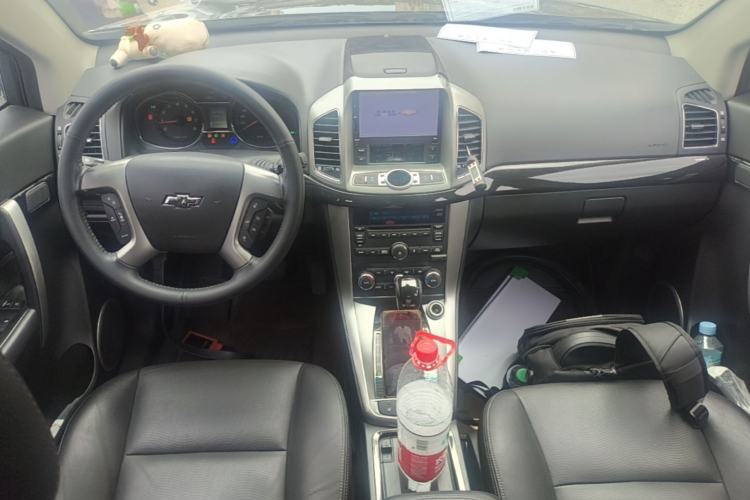 Used Chevrolet Captiva 2017 2.4L 4x4 Flagship Edition 7-Seater Center Console