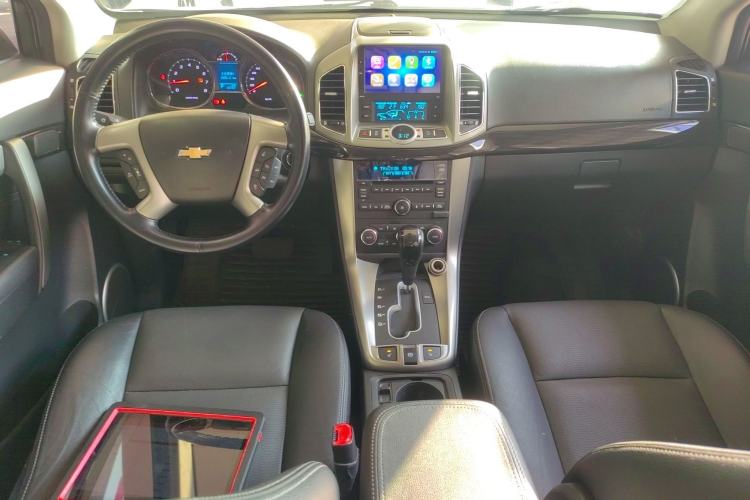 Used Chevrolet Captiva 2017 2.4L 4x4 Flagship Edition 7-Seater Center Console