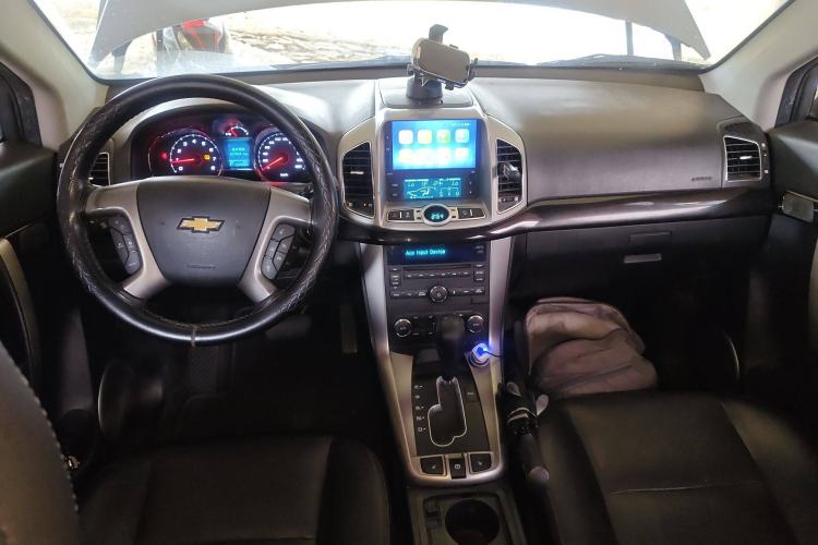 Used Chevrolet Captiva 2017 2.4L 4x4 Flagship Edition 7-Seater Center Console