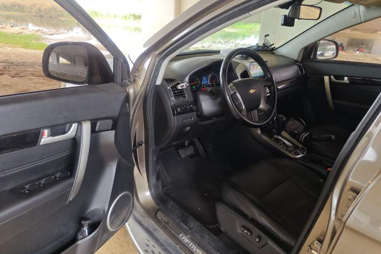 Used Chevrolet Captiva 2017 2.4L 4x4 Flagship Edition 7-Seater Driver Seat