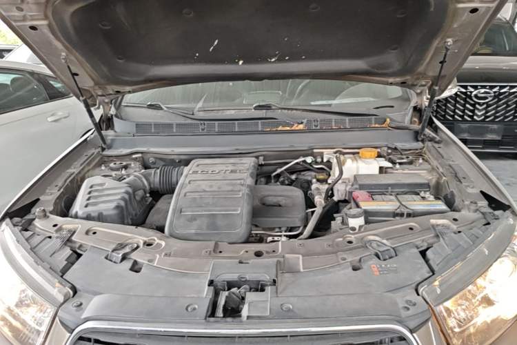 Used Chevrolet Captiva 2017 2.4L Two-Wheel Drive Luxury Edition 7 Seats Engine Bay