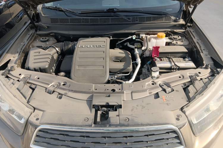 Used Chevrolet Captiva 2017 2.4L 4x4 Flagship Edition 7-Seater Engine Bay