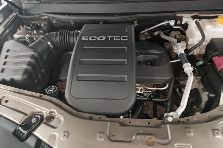 Used Chevrolet Captiva 2017 2.4L 4x4 Flagship Edition 7-Seater Engine Bay