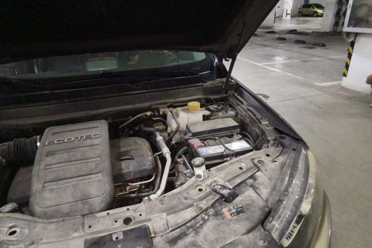Used Chevrolet Captiva 2017 2.4L 4x4 Flagship Edition 7-Seater Engine Bay Left