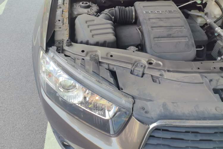 Used Chevrolet Captiva 2017 2.4L 4x4 Flagship Edition 7-Seater Engine Bay Right