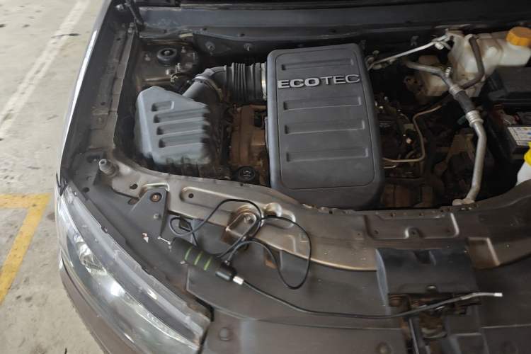 Used Chevrolet Captiva 2017 2.4L Two-Wheel Drive Luxury Edition 7 Seats Engine Bay Right