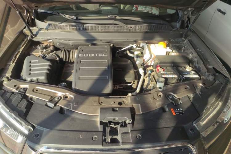 Used Chevrolet Captiva 2017 2.4L 4x4 Flagship Edition 7-Seater Engine Bay