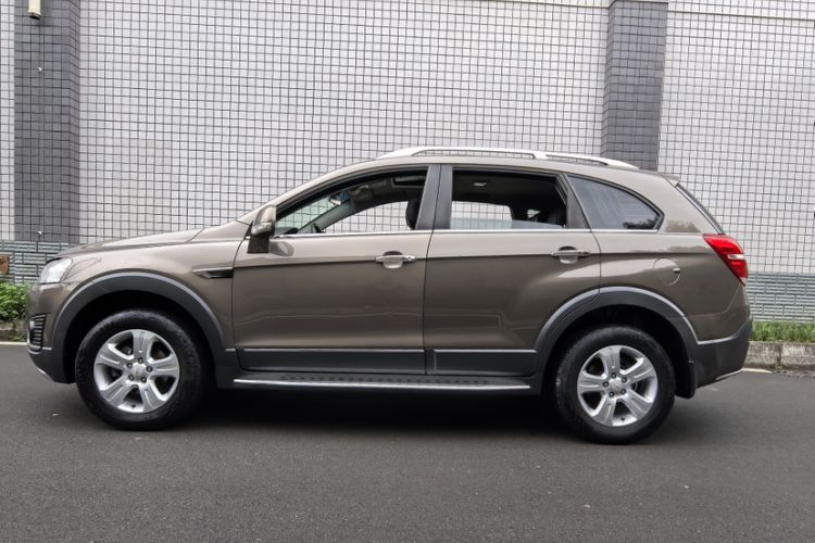 Used Chevrolet Captiva 2017 2.4L Two-Wheel Drive Luxury Edition 7 Seats Exterior 3