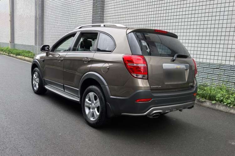 Used Chevrolet Captiva 2017 2.4L Two-Wheel Drive Luxury Edition 7 Seats Exterior 4