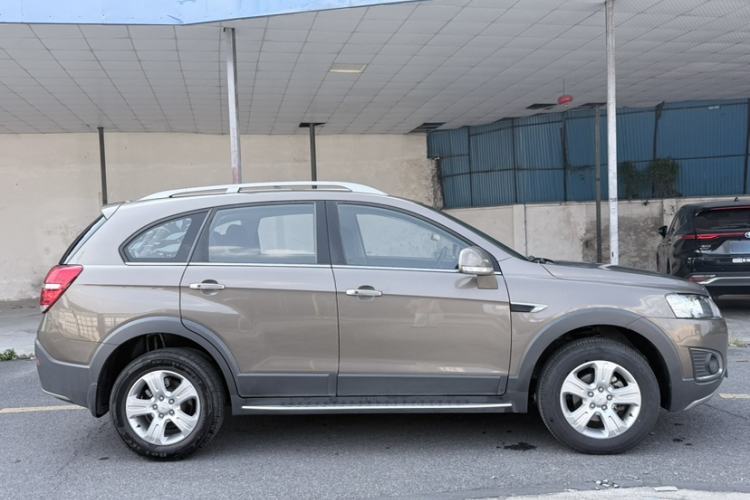 Used Chevrolet Captiva 2017 2.4L Two-Wheel Drive Luxury Edition 7 Seats Exterior 4