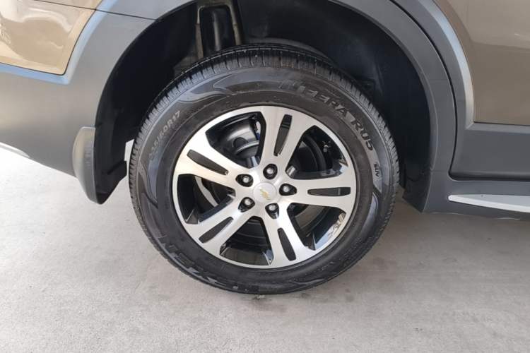 Used Chevrolet Captiva 2017 2.4L Two-Wheel Drive Luxury Edition 7 Seats Exterior 5