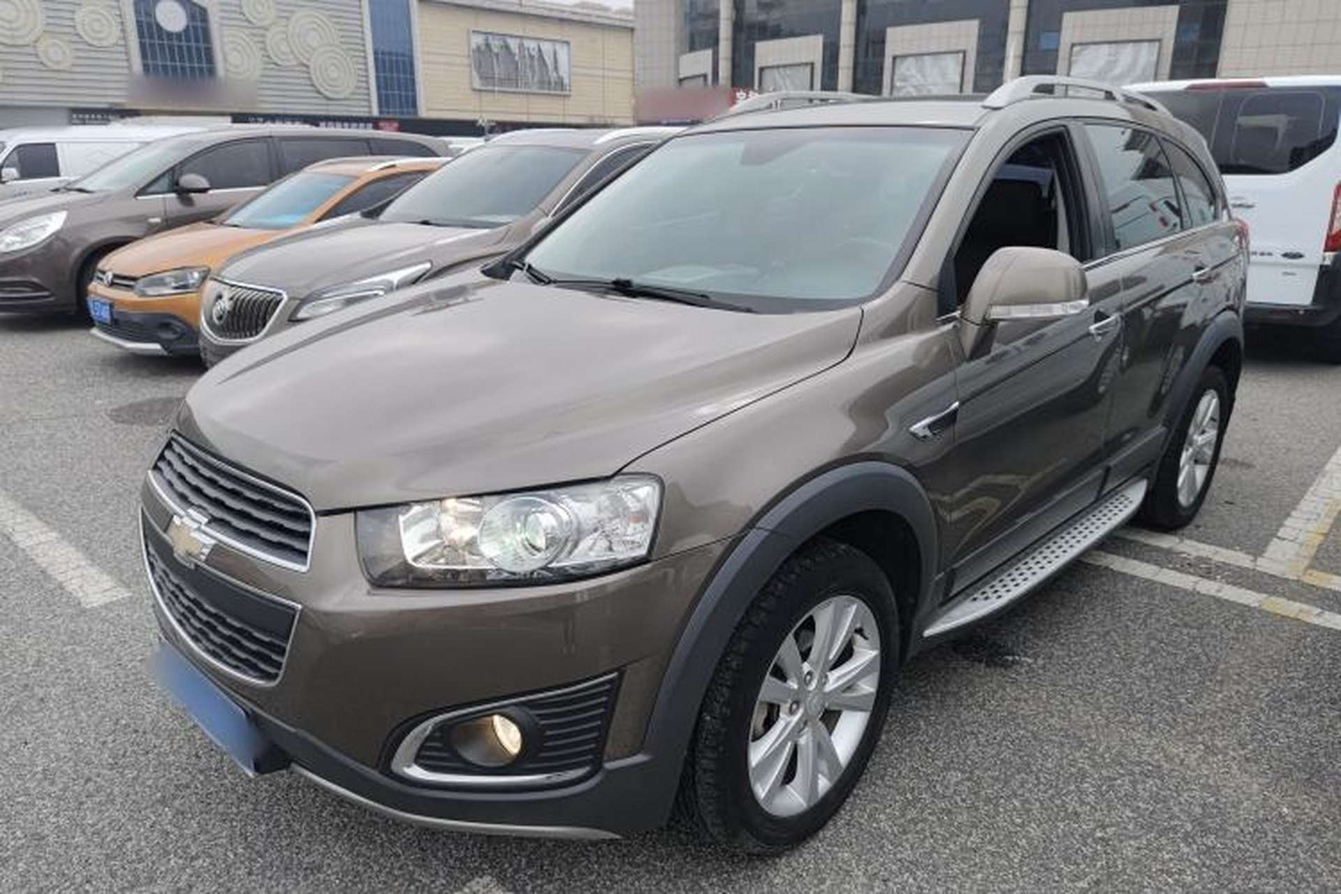 Used Chevrolet Captiva 2017 2.4L 4x4 Flagship Edition 7-Seater Front Left 45 Deg