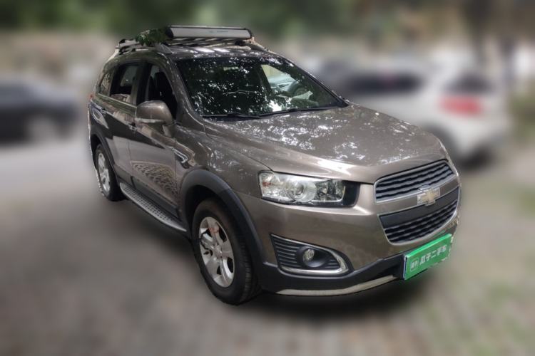 Used Chevrolet Captiva 2017 2.4L Two-Wheel Drive Luxury Edition 7 Seats Front Right 45 Deg