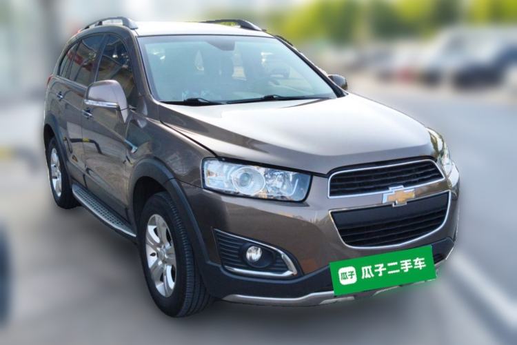 Used Chevrolet Captiva 2017 2.4L Two-Wheel Drive Luxury Edition 7 Seats Front Right 45 Deg