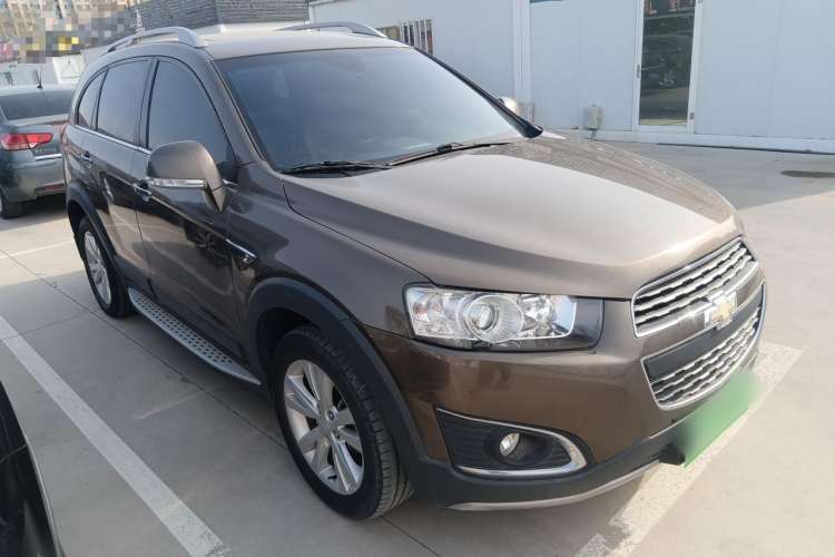 Used Chevrolet Captiva 2017 2.4L 4x4 Flagship Edition 7-Seater Front Right 45 Deg