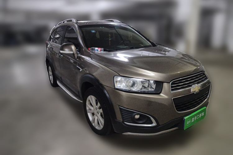Used Chevrolet Captiva 2017 2.4L 4x4 Flagship Edition 7-Seater Front Right 45 Deg