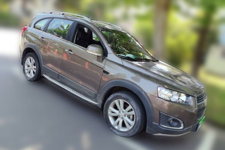 Used Chevrolet Captiva 2017 2.4L 4x4 Flagship Edition 7-Seater Front Right 45 Deg