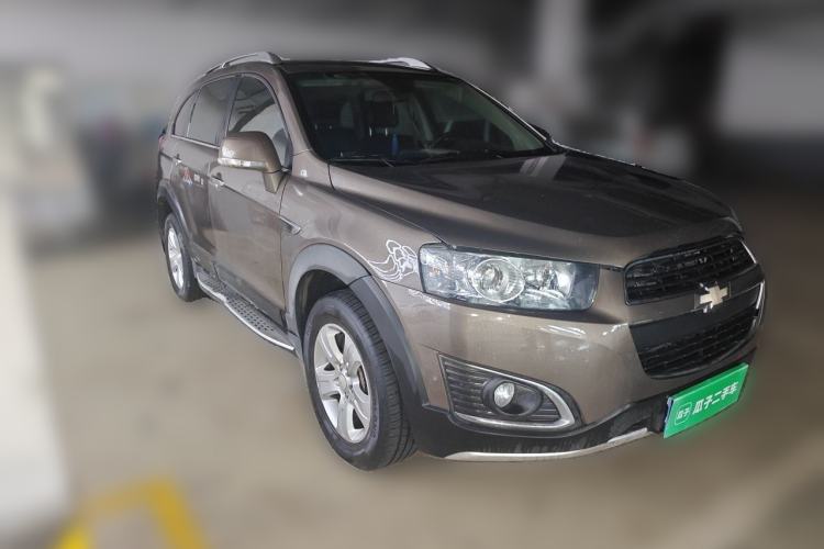 Used Chevrolet Captiva 2017 2.4L Two-Wheel Drive Luxury Edition 7 Seats Front Right 45 Deg