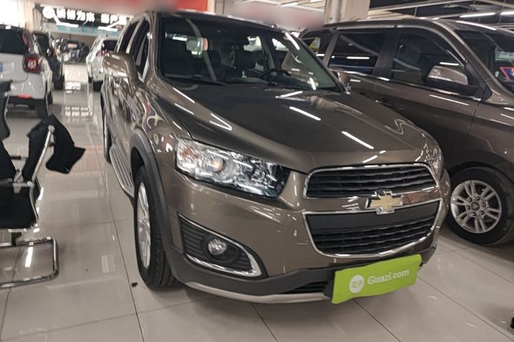 Used Chevrolet Captiva 2017 2.4L 4x4 Flagship Edition 7-Seater Front Right 45 Deg