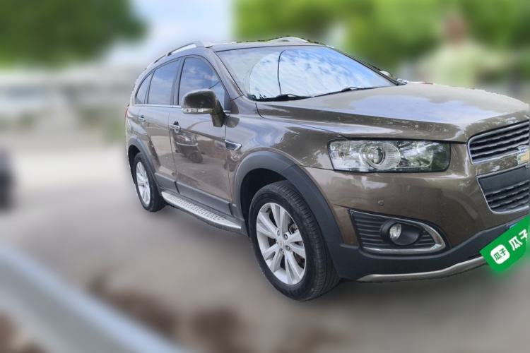 Used Chevrolet Captiva 2017 2.4L 4x4 Flagship Edition 7-Seater Front Right 45 Deg