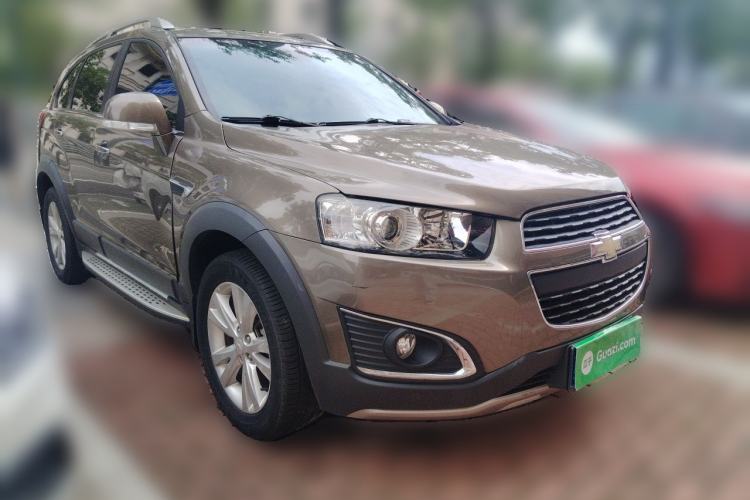 Used Chevrolet Captiva 2017 2.4L 4x4 Flagship Edition 7-Seater Front Right 45 Deg