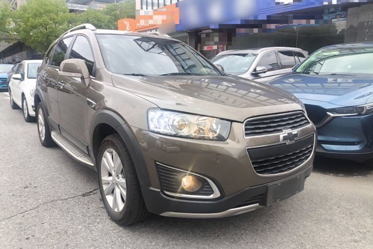 Used Chevrolet Captiva 2017 2.4L 4x4 Flagship Edition 7-Seater Front Right 45 Deg