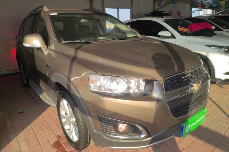 Used Chevrolet Captiva 2017 2.4L 4x4 Flagship Edition 7-Seater Front Right 45 Deg