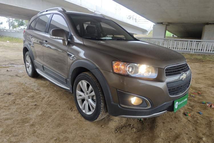 Used Chevrolet Captiva 2017 2.4L 4x4 Flagship Edition 7-Seater Front Right 45 Deg