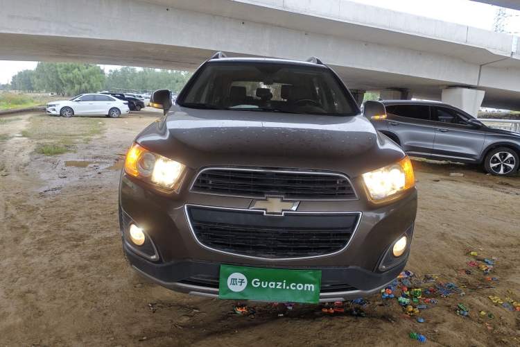 Used Chevrolet Captiva 2017 2.4L 4x4 Flagship Edition 7-Seater Front