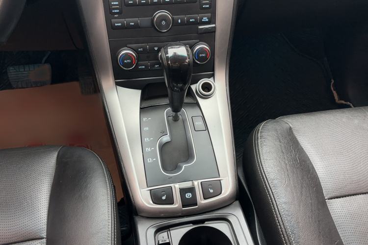 Used Chevrolet Captiva 2017 2.4L 4x4 Flagship Edition 7-Seater Gear Lever