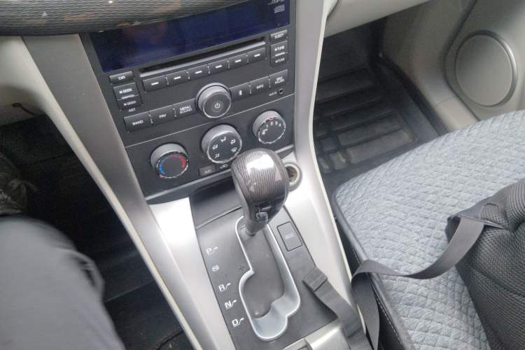 Used Chevrolet Captiva 2017 2.4L Two-Wheel Drive City Edition 5 Seats Gear Lever