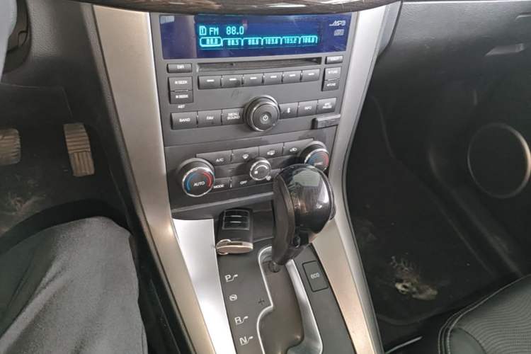 Used Chevrolet Captiva 2017 2.4L Two-Wheel Drive Luxury Edition 7 Seats Gear Lever