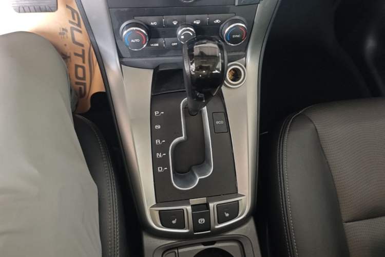 Used Chevrolet Captiva 2017 2.4L Two-Wheel Drive Luxury Edition 7 Seats Gear Lever
