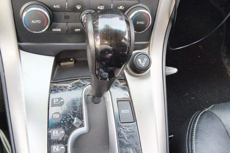 Used Chevrolet Captiva 2017 2.4L Two-Wheel Drive Luxury Edition 7 Seats Gear Lever