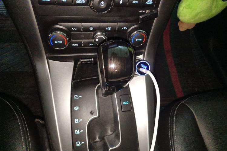 Used Chevrolet Captiva 2017 2.4L 4x4 Flagship Edition 7-Seater Gear Lever