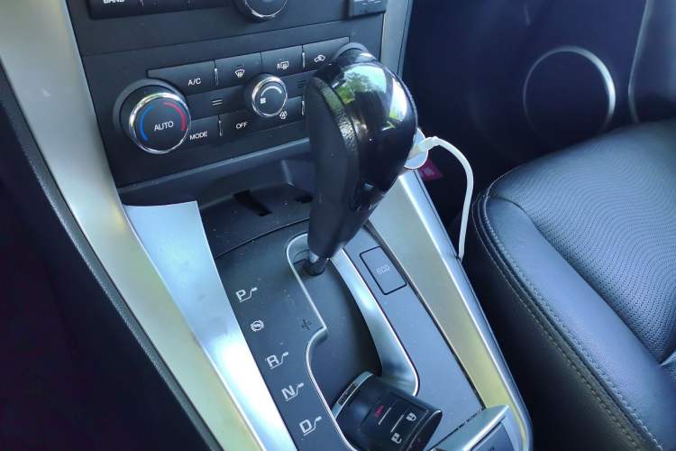 Used Chevrolet Captiva 2017 2.4L 4x4 Flagship Edition 7-Seater Gear Lever