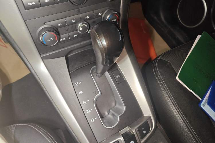 Used Chevrolet Captiva 2017 2.4L Two-Wheel Drive Luxury Edition 7 Seats Gear Lever